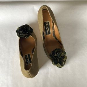 Beverly Feldman green designer wedge shoes. Size 7 1/2